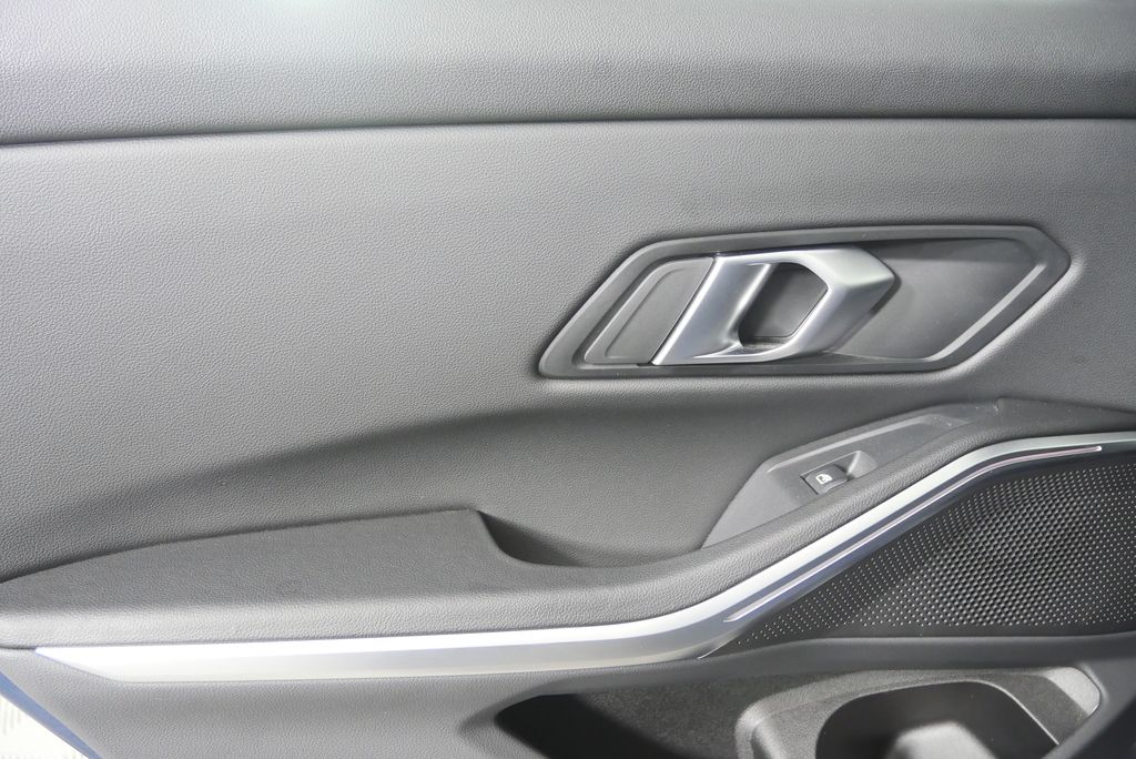 Thumbnail: 2025 BMW 3 Series - 13