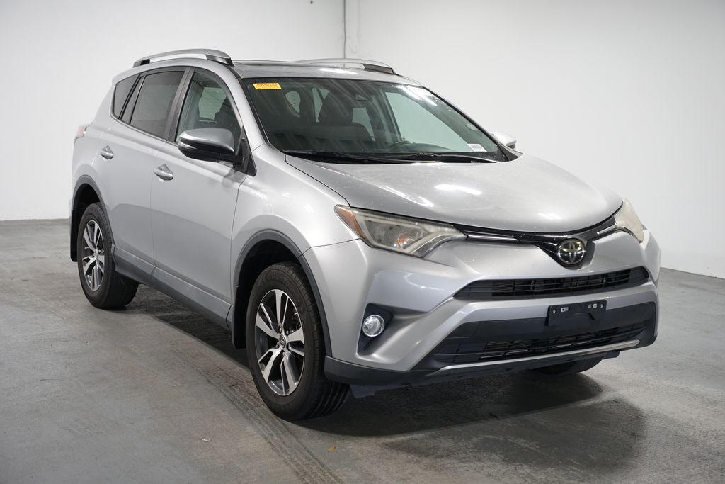 Thumbnail: 2018 Toyota RAV4 - 3