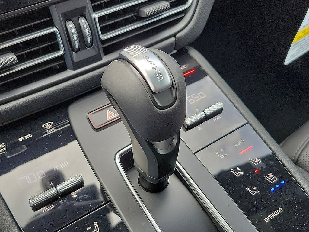 Thumbnail: 2025 Porsche Macan - 15