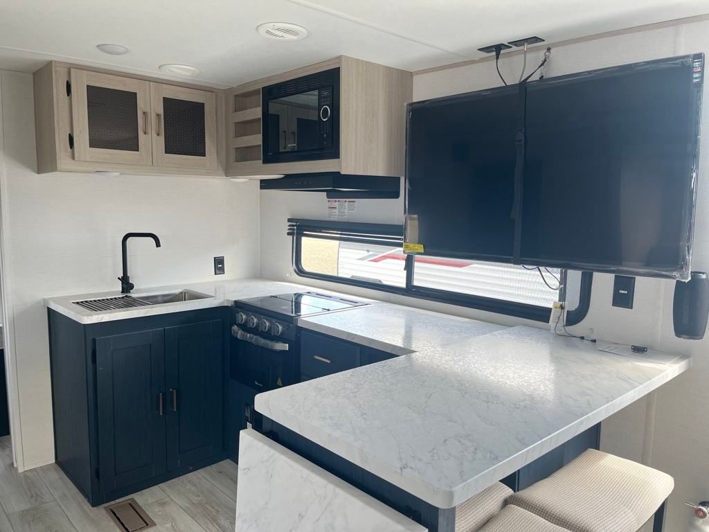 2025 Prime Time Avenger 25 MKB Travel Trailer