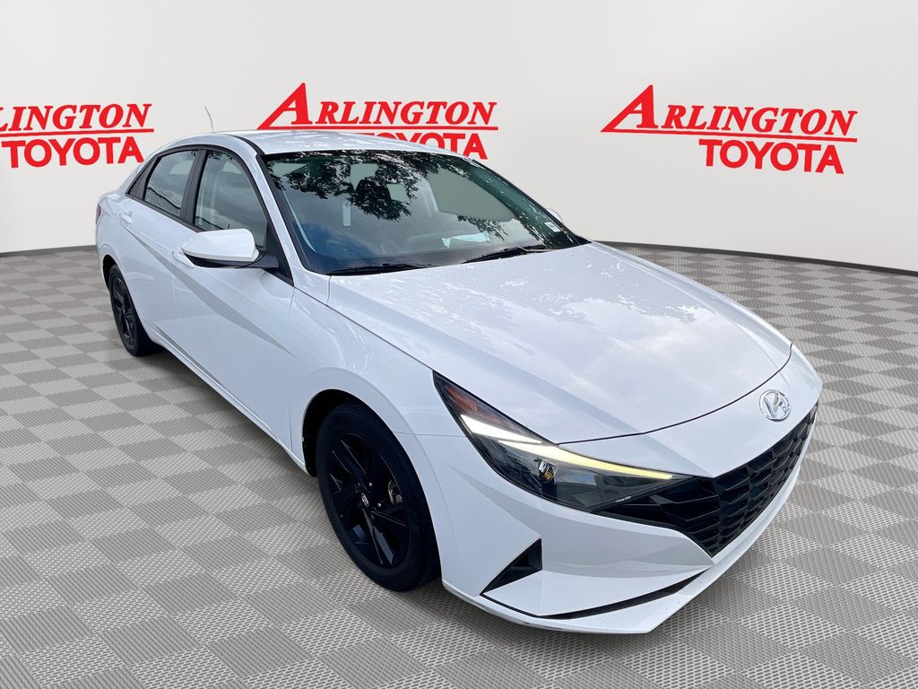 2023 Hyundai Elantra SEL's photo