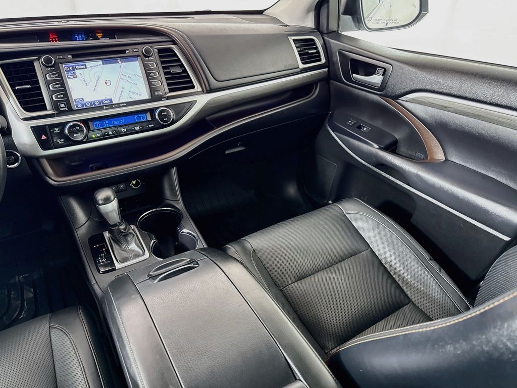 Thumbnail: 2018 Toyota Highlander - 24