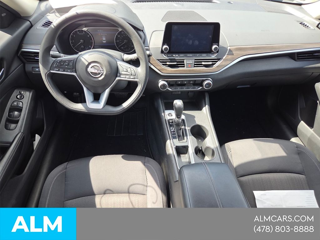 Used 2025 White Nissan 2.5 SV image 16