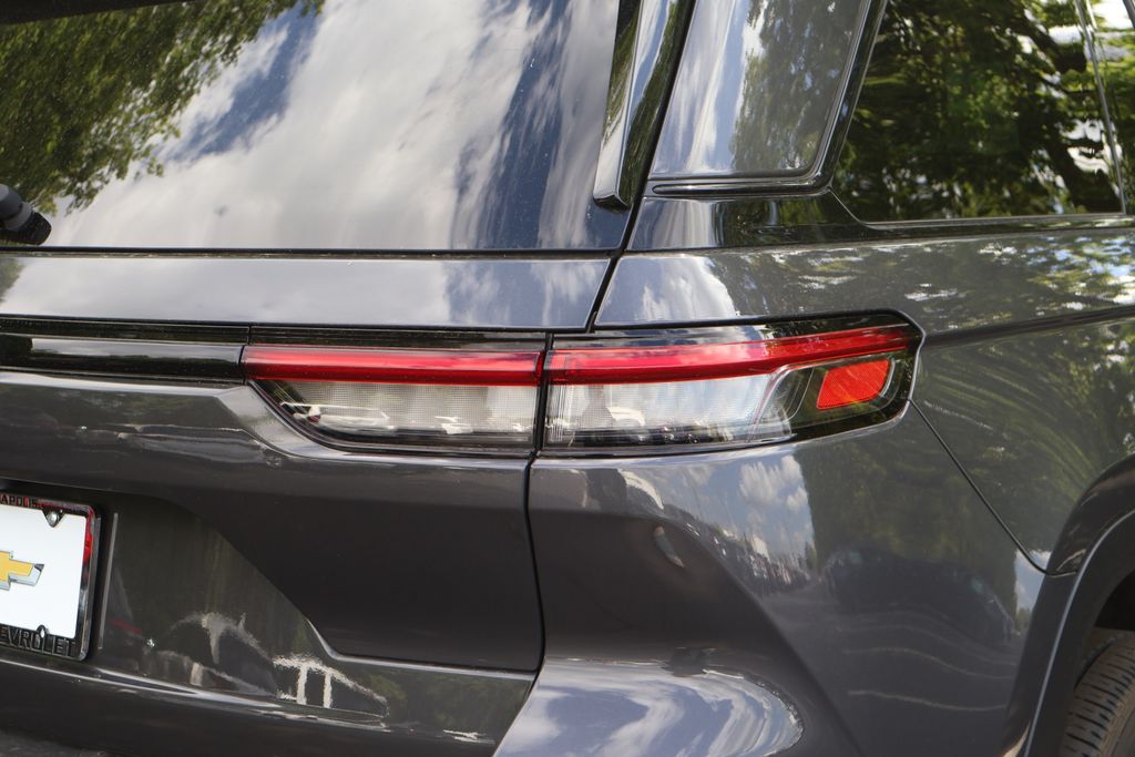 Thumbnail: 2023 Jeep Grand Cherokee - 8
