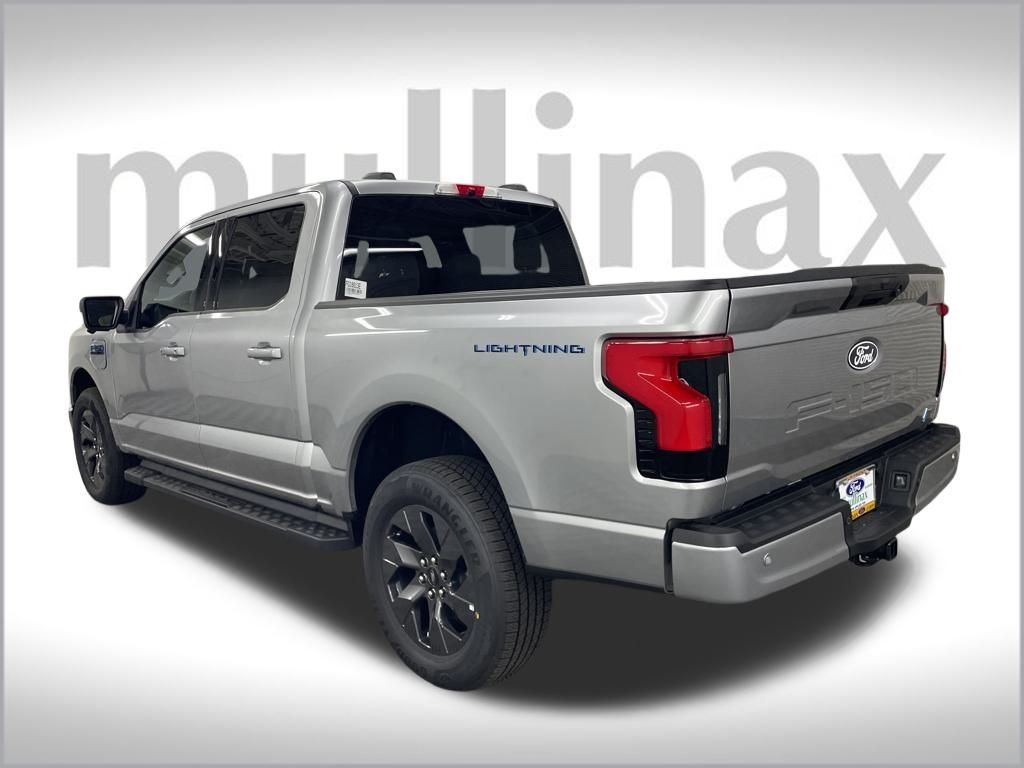 2025 Ford F-150 Lightning photo 3