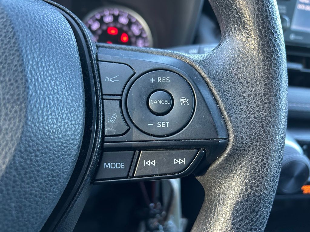 Thumbnail: 2022 Toyota RAV4 - 18