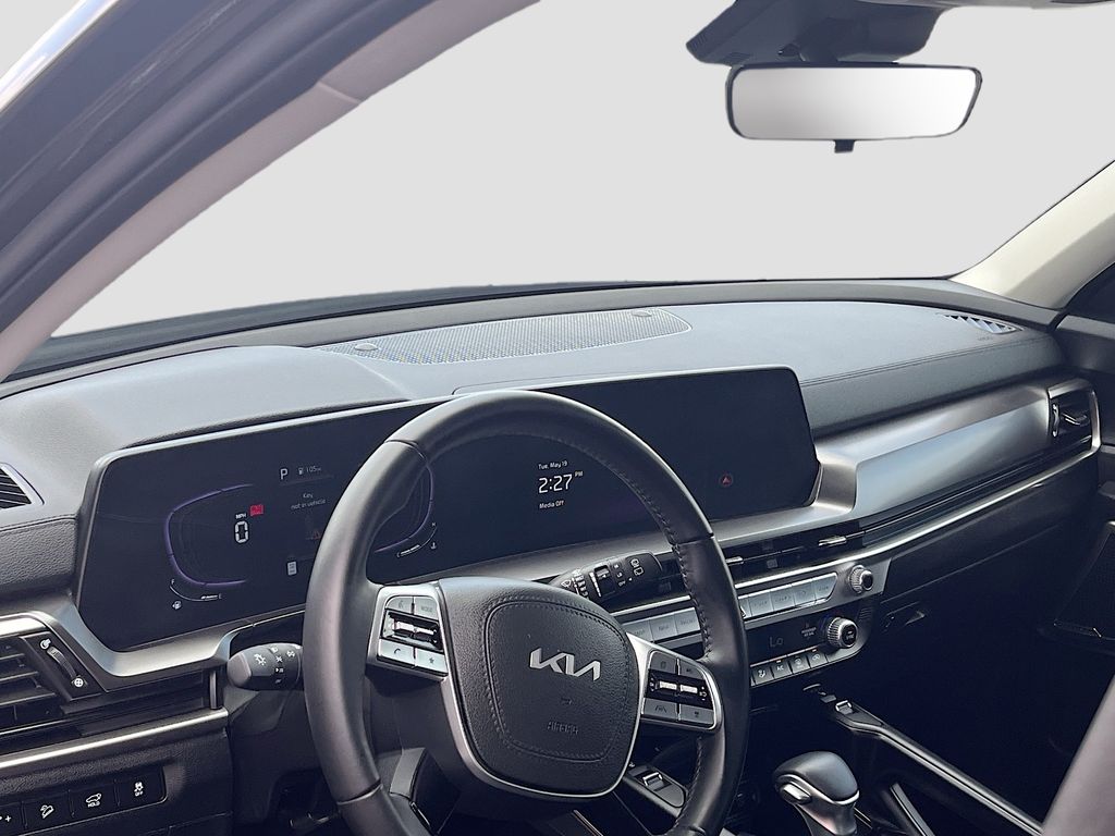 Used 2025 Green Kia S image 9