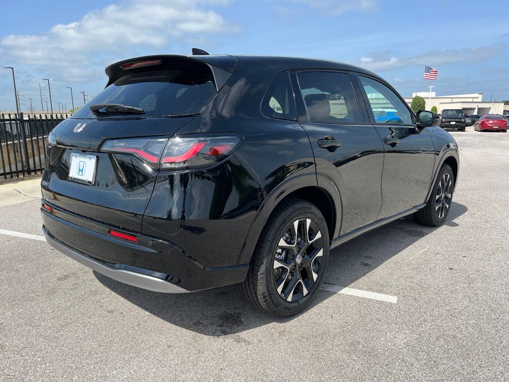 Thumbnail: 2027 Honda HR-V - 3