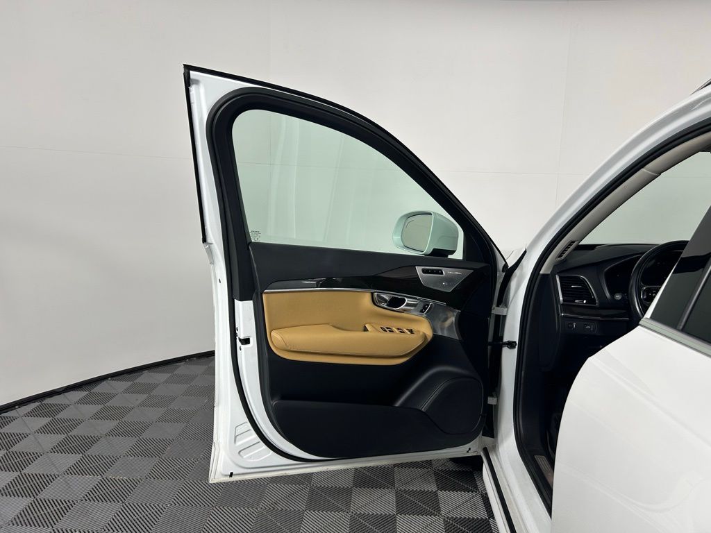 Thumbnail: 2016 Volvo XC90 - 13