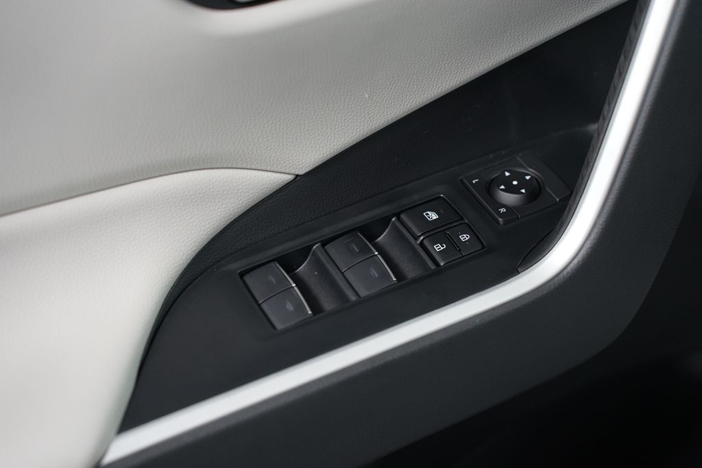 Thumbnail: 2025 Toyota RAV4 - 31