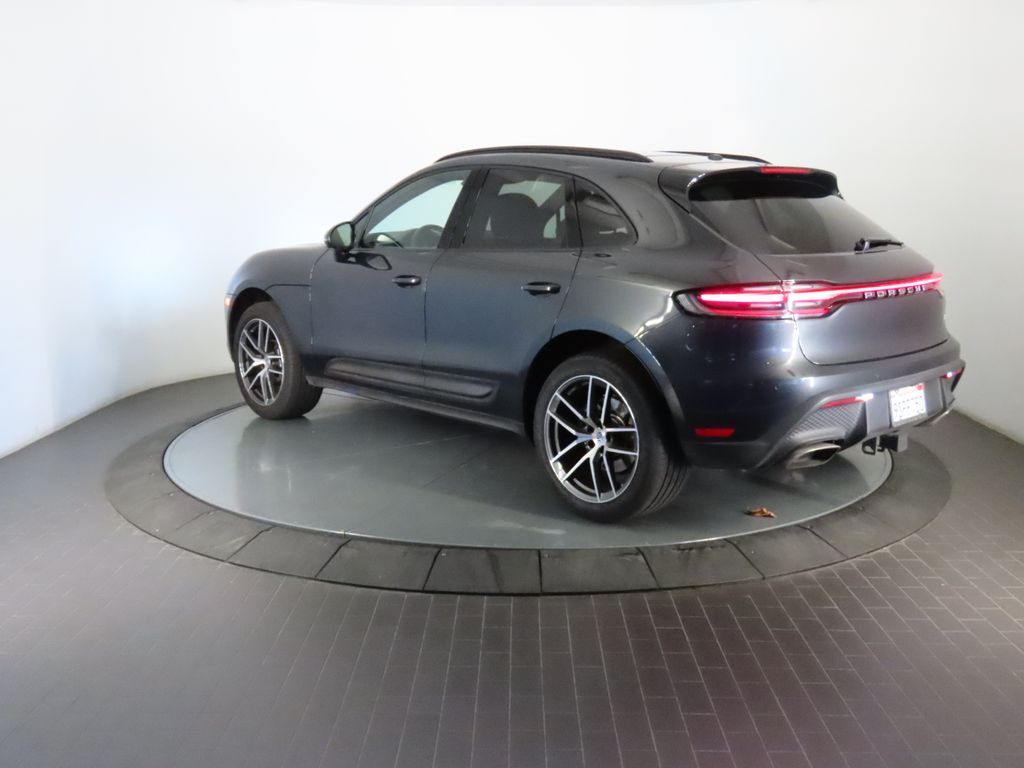 Thumbnail: 2025 Porsche Macan - 3