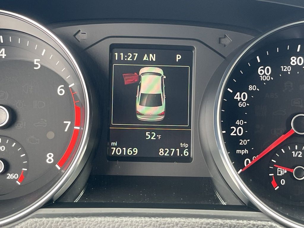 2018 Volkswagen Passat 2.0T SE 34