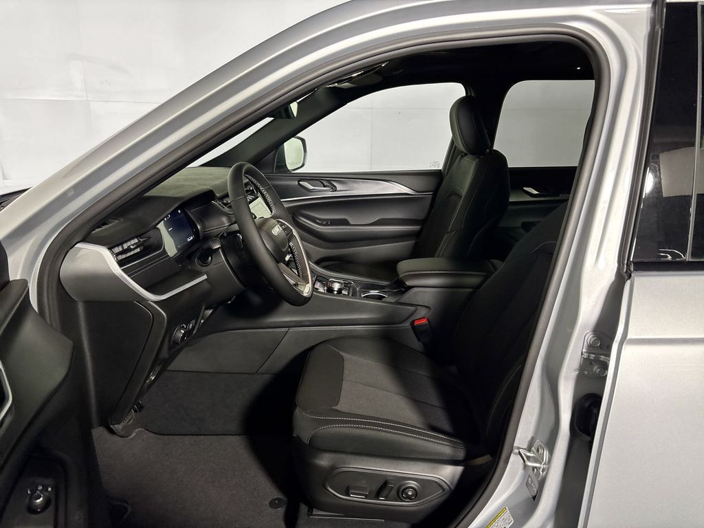 2026 Jeep Grand Cherokee Laredo X