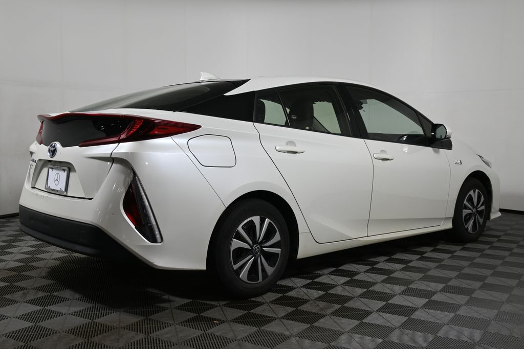 Thumbnail: 2018 Toyota Prius Prime - 10