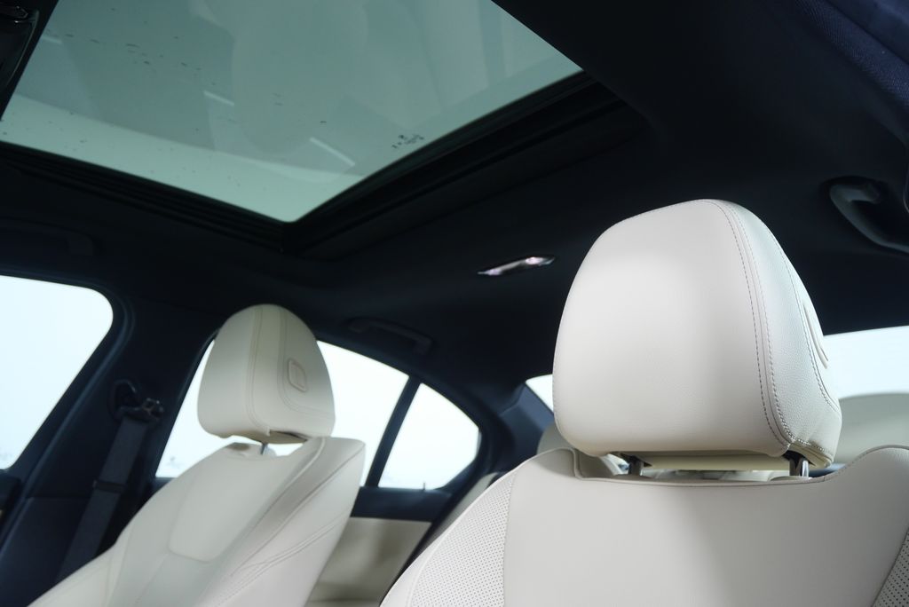 Thumbnail: 2024 BMW 3 Series - 11