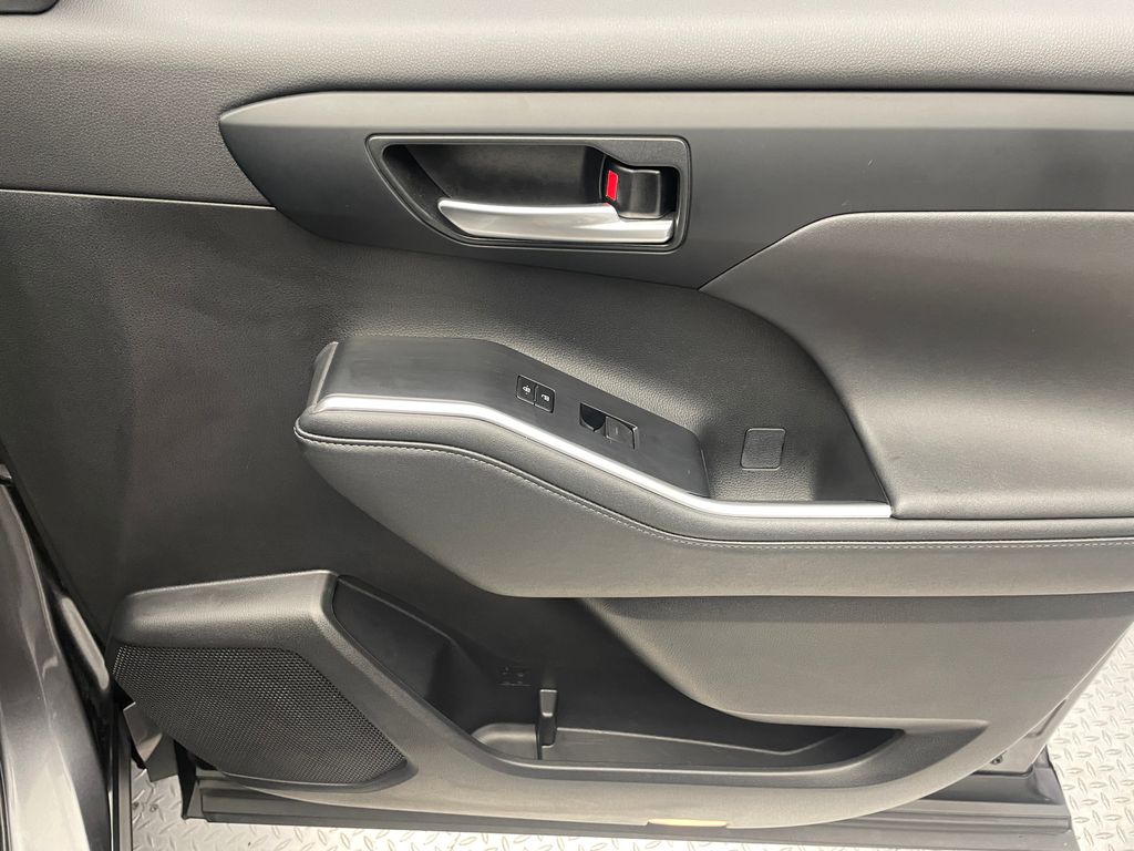 2024 Toyota Highlander XLE 15