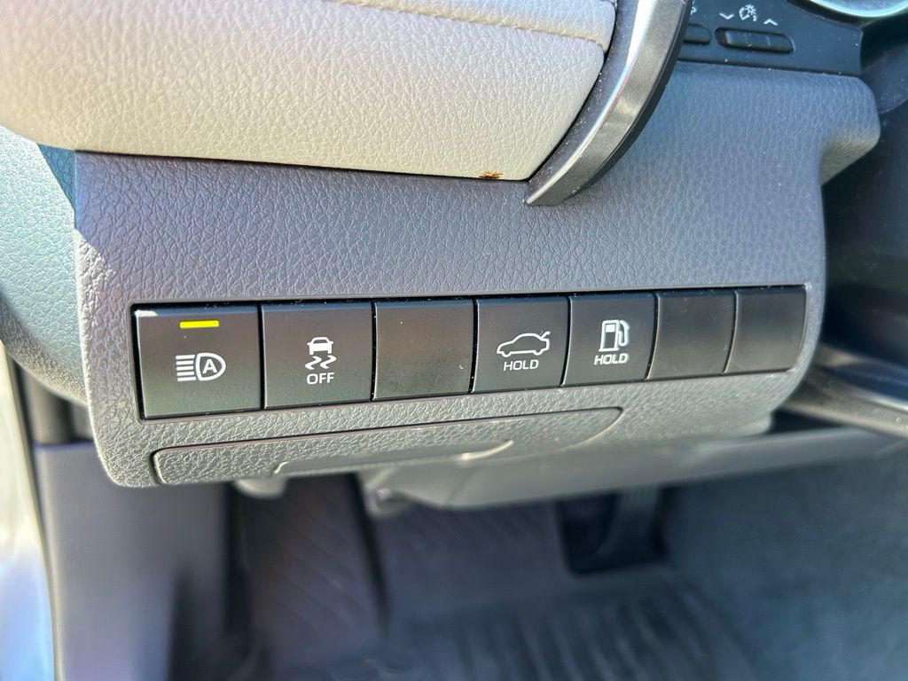 Thumbnail: 2023 Toyota Camry - 17