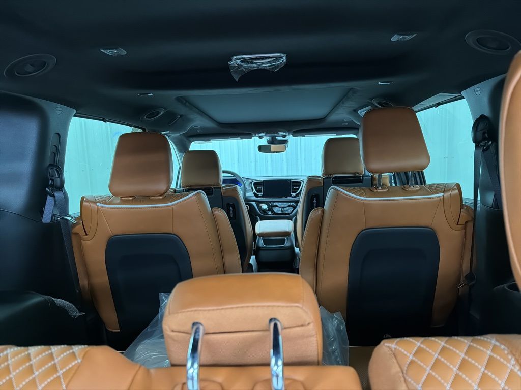 2026 Chrysler Pacifica Pinnacle - 8