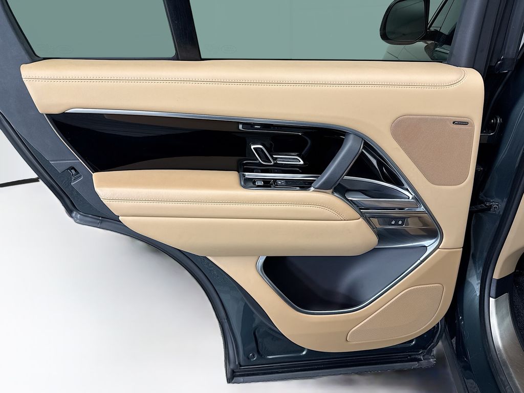 Thumbnail: 2023 Land Rover Range Rover - 27