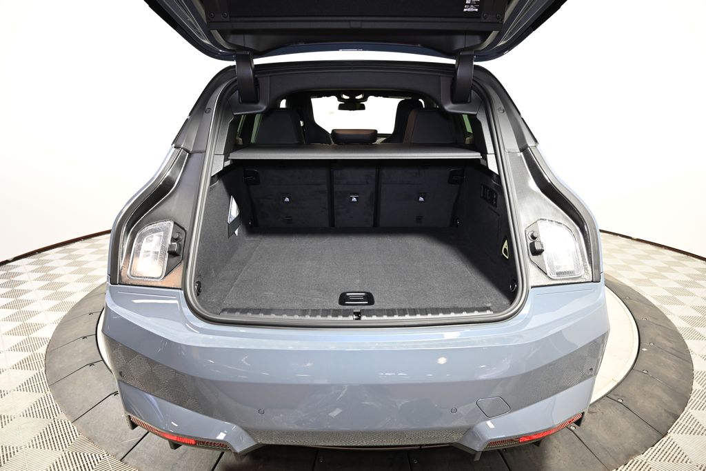 Thumbnail: 2026 BMW iX - 10