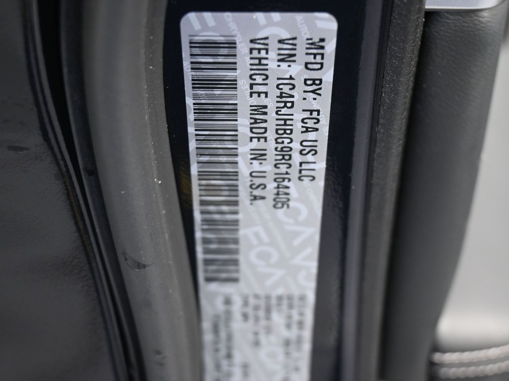 Used 2024 Midnight Sky Jeep Limited image 17