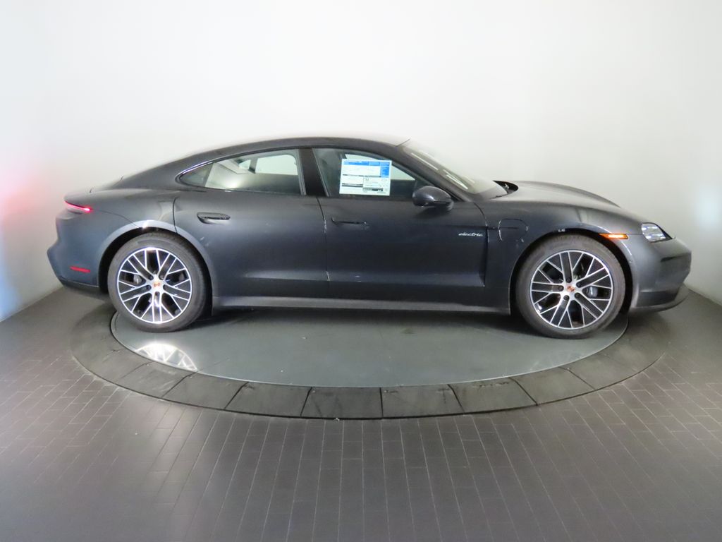 Thumbnail: 2026 Porsche Taycan - 8