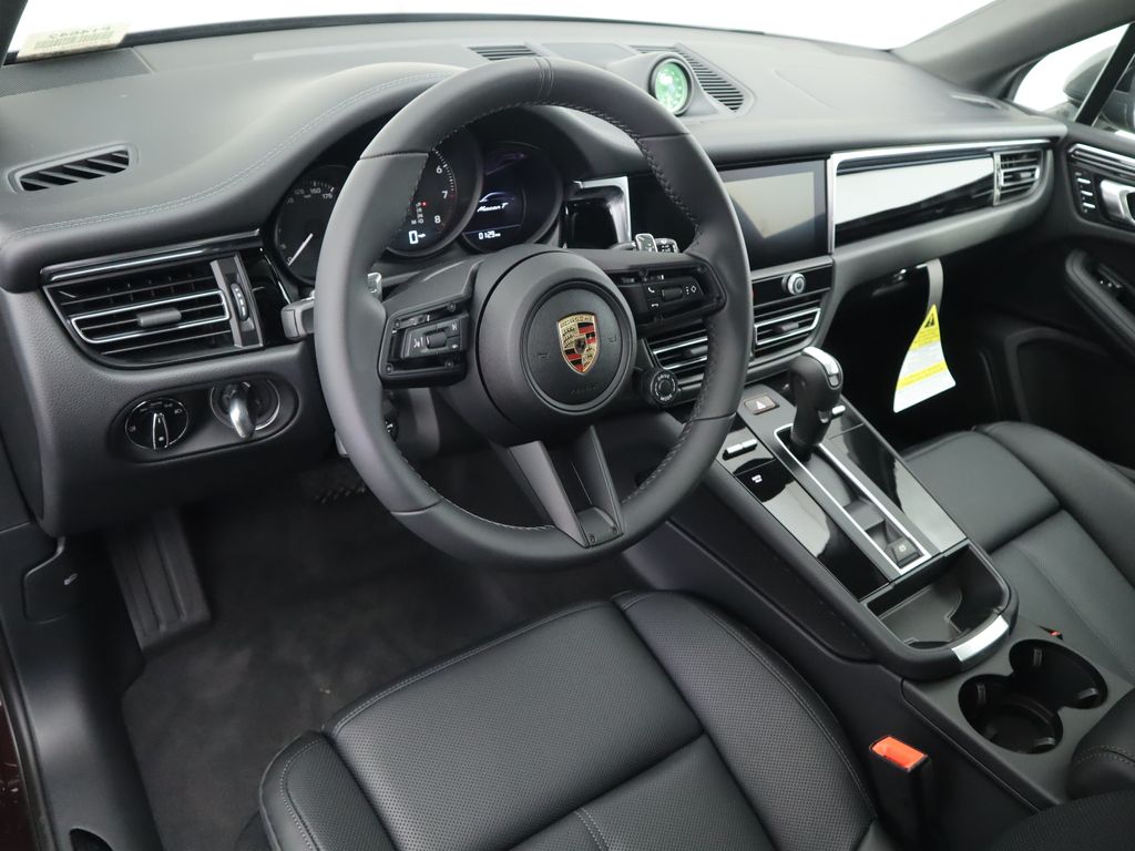 Thumbnail: 2025 Porsche Macan - 4