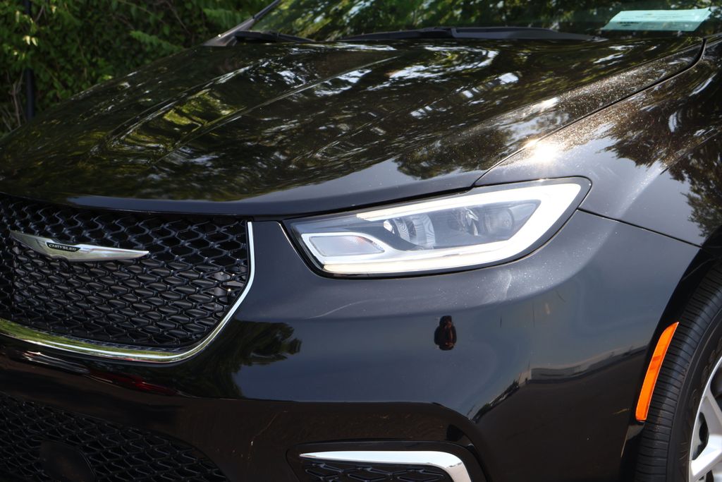 Thumbnail: 2025 Chrysler Pacifica - 3