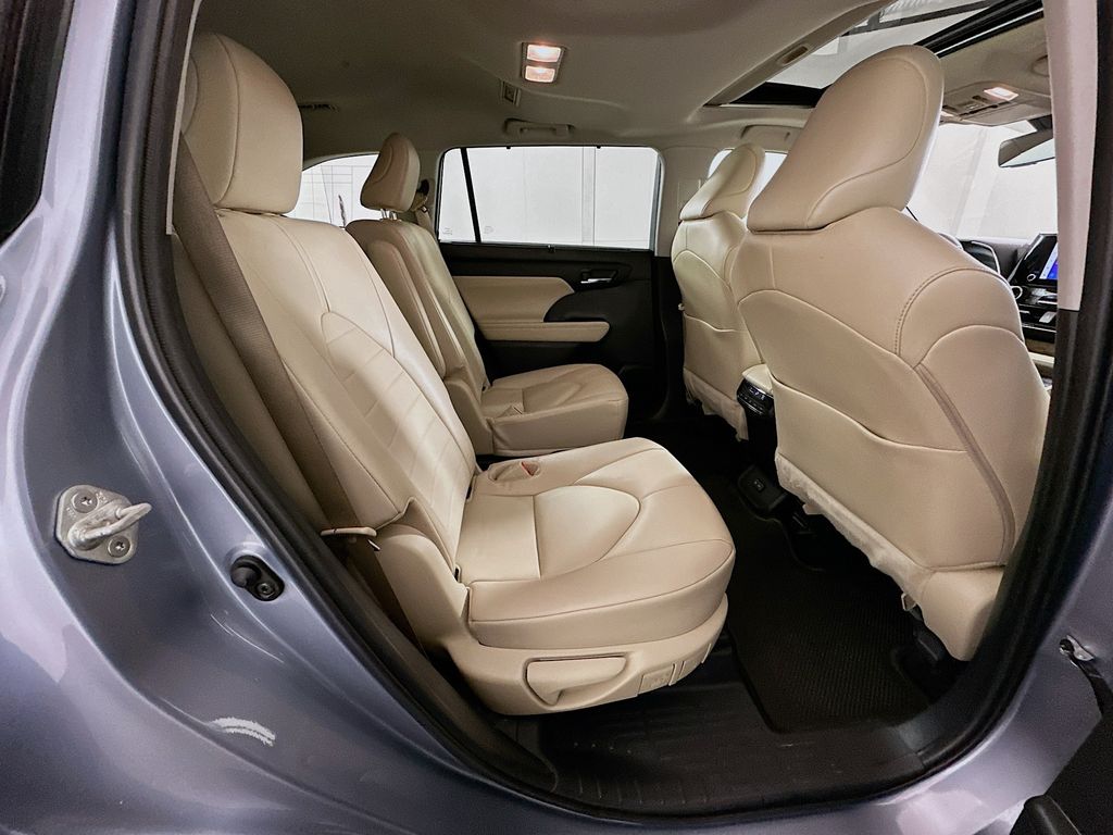 Thumbnail: 2023 Toyota Highlander - 28