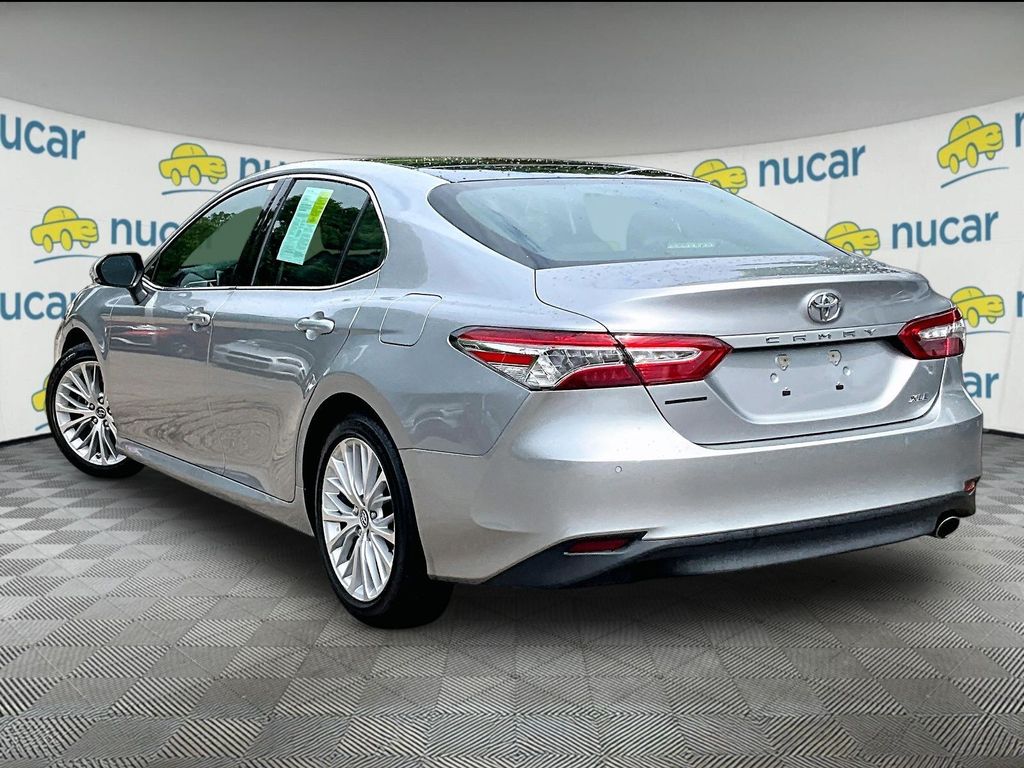 2018 Toyota Camry — photo 4