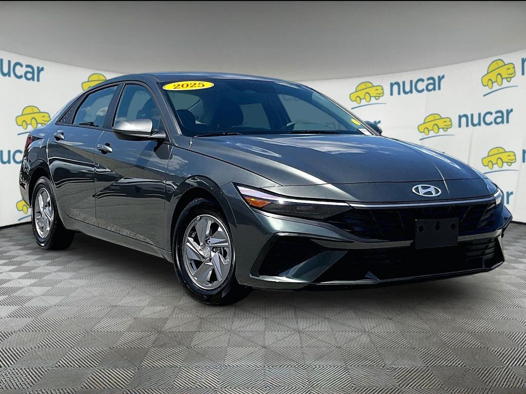 2025 Hyundai Elantra — photo 1