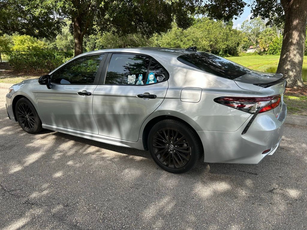 2021 Toyota Camry SE 3