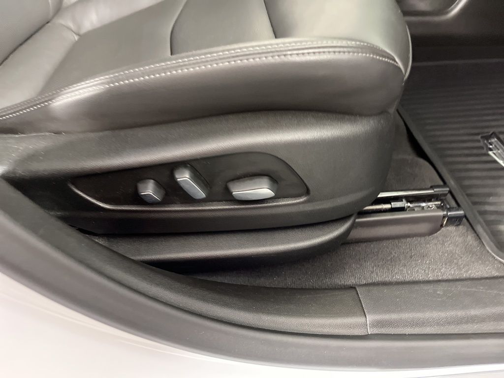 Thumbnail: 2025 Cadillac XT6 - 8