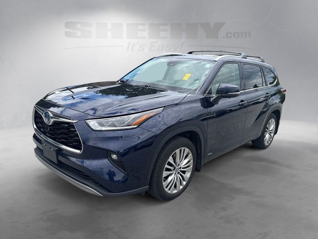 Used 2023  Toyota Platinum image 16