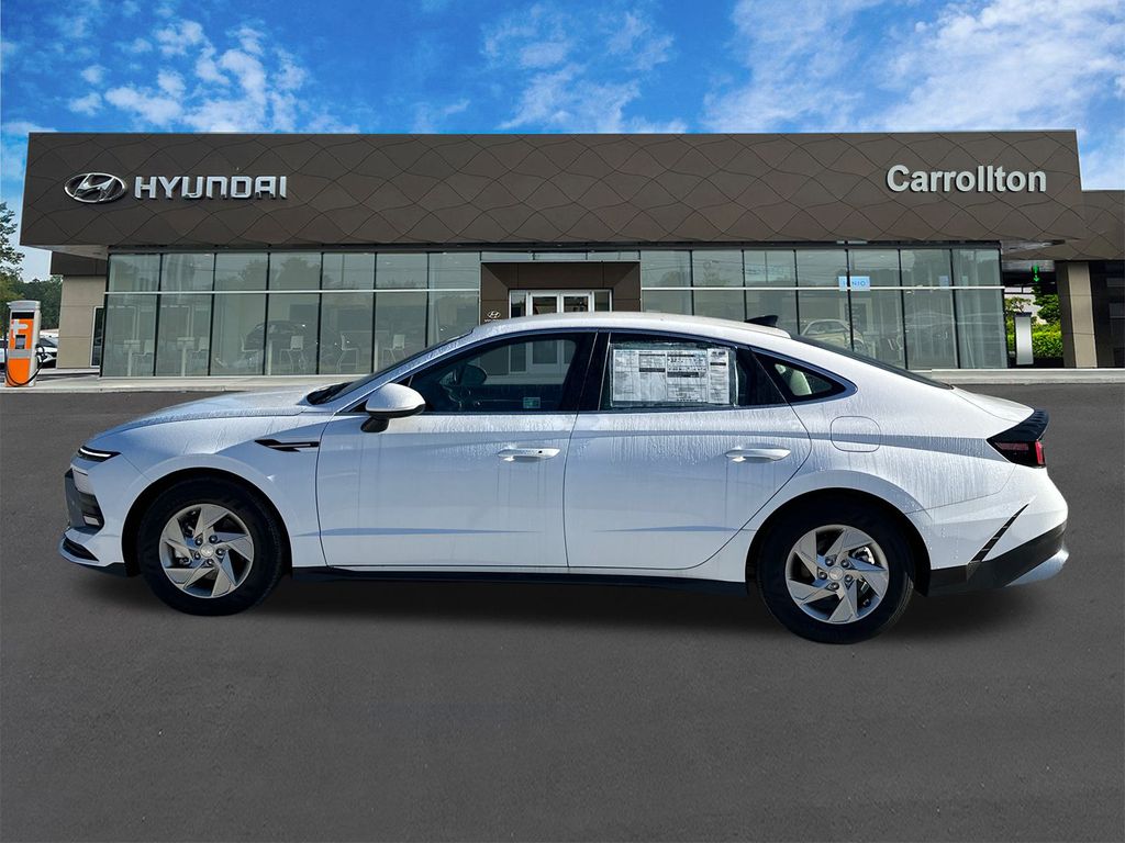 New 2025 White Hyundai SE image 9