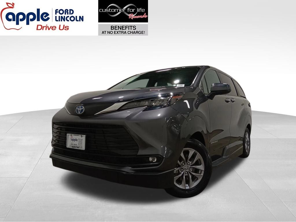 2025 Toyota Sienna XLE