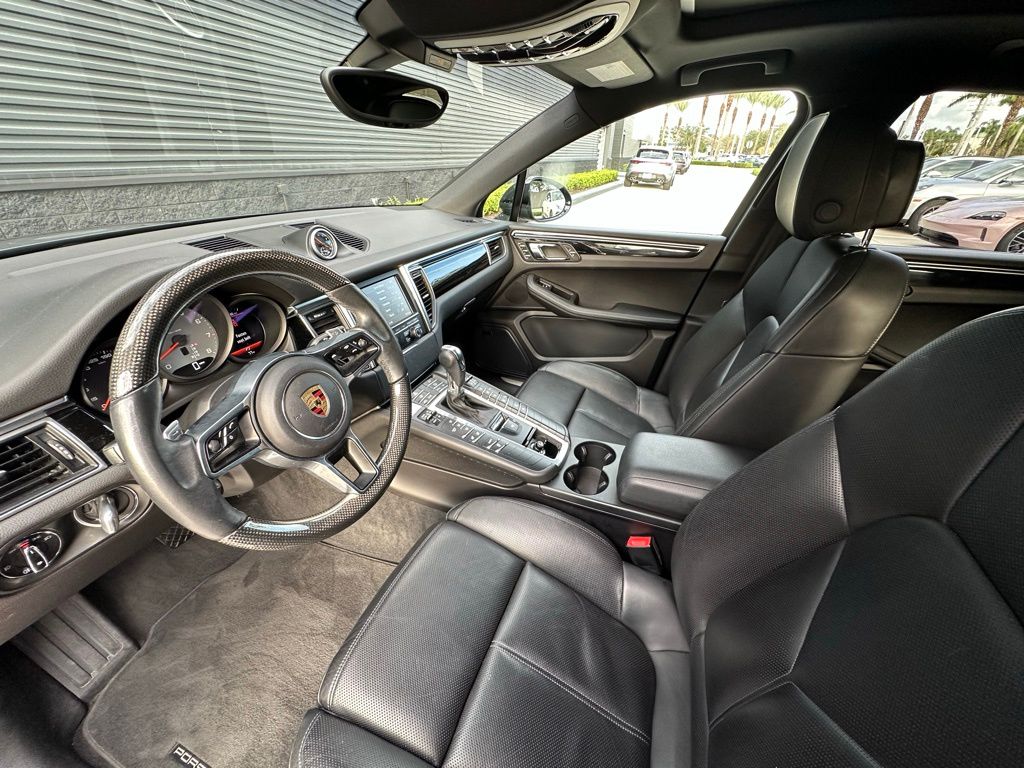 Thumbnail: 2016 Porsche Macan - 4