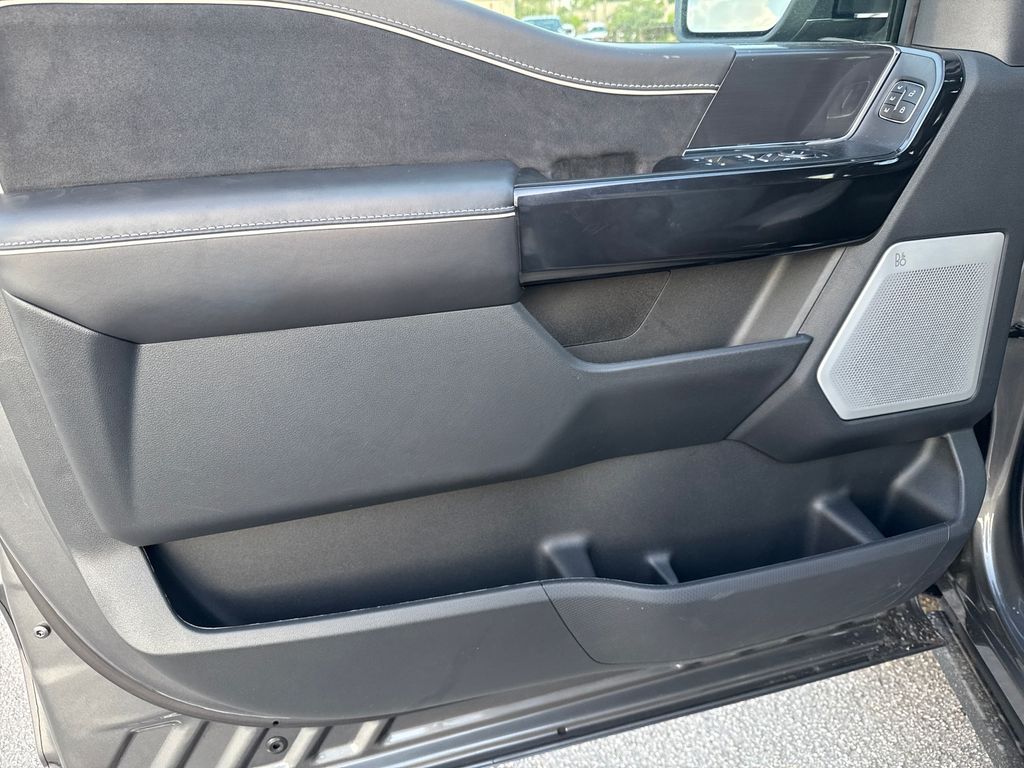 2025 Ford F-150 Lightning Platinum photo 15