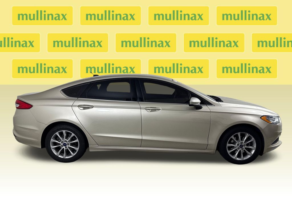 Used 2017 Gold Ford SE image 3
