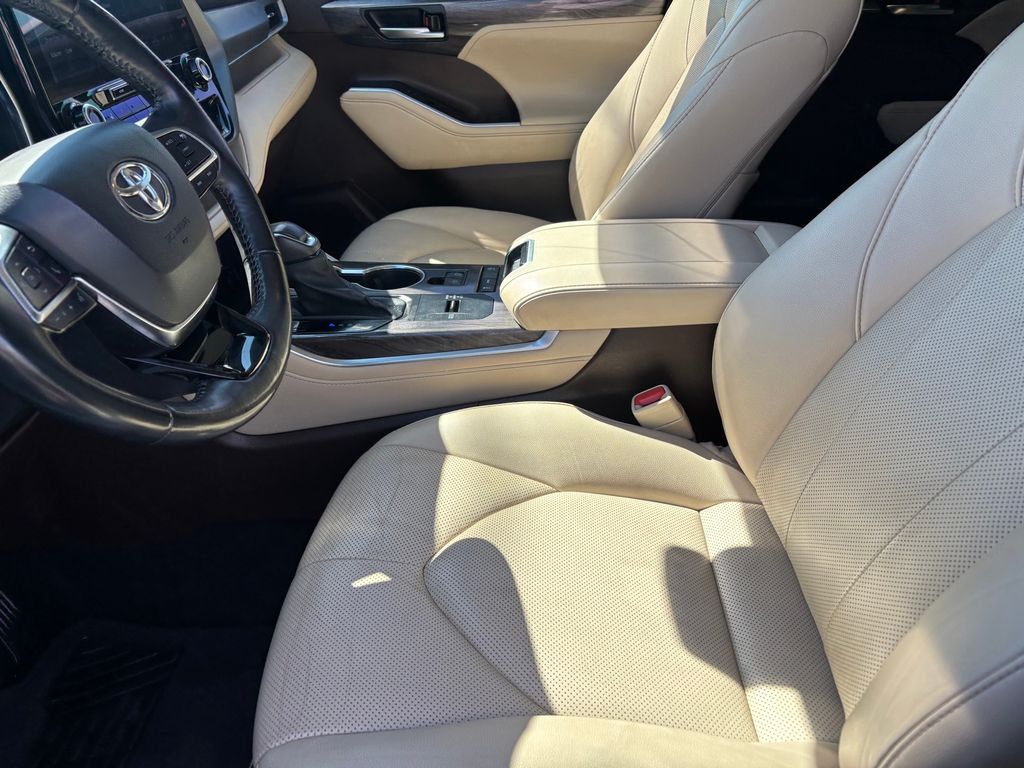 Used Car 2021 Toyota Highlander  Limited For Sale Under $30,000 In Austin, Texas