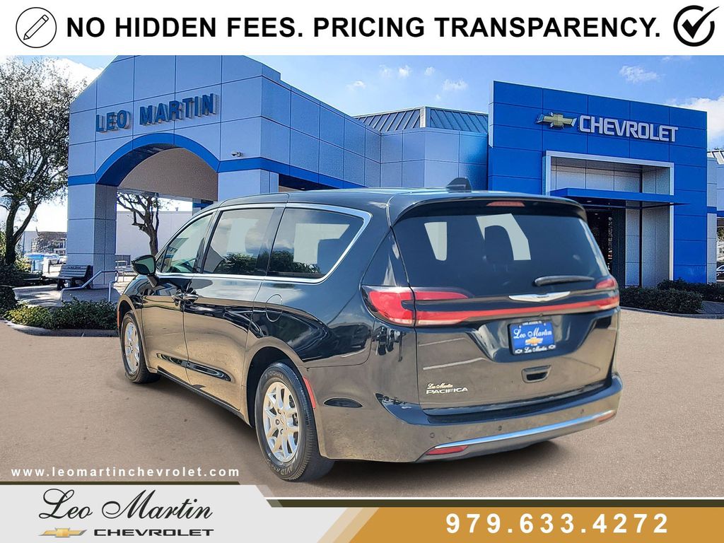 View vehicle photo 4