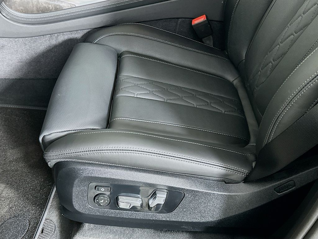 2025 BMW X7 xDrive40i 21