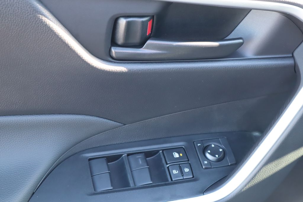 Thumbnail: 2025 Toyota RAV4 - 22