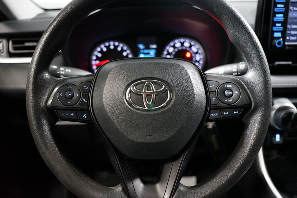 2022 Toyota RAV4 LE 12
