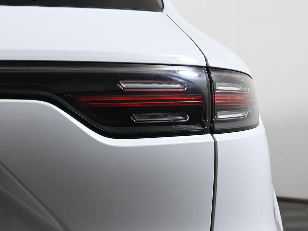 Thumbnail: 2022 Porsche Cayenne - 13