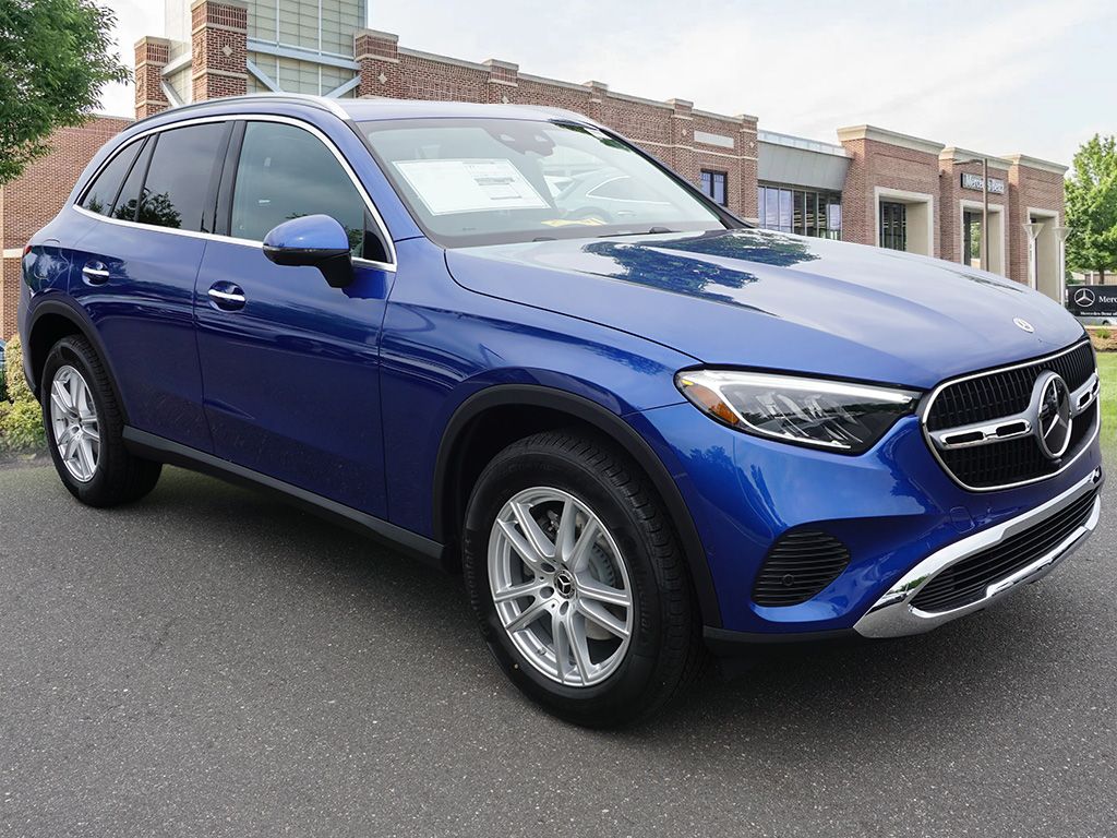 2025 Mercedes-Benz GLC 300 2