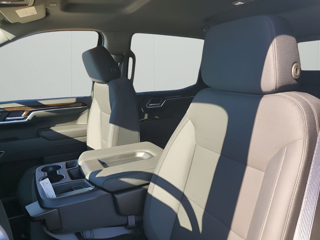 New 2026 White GMC SLE image 27