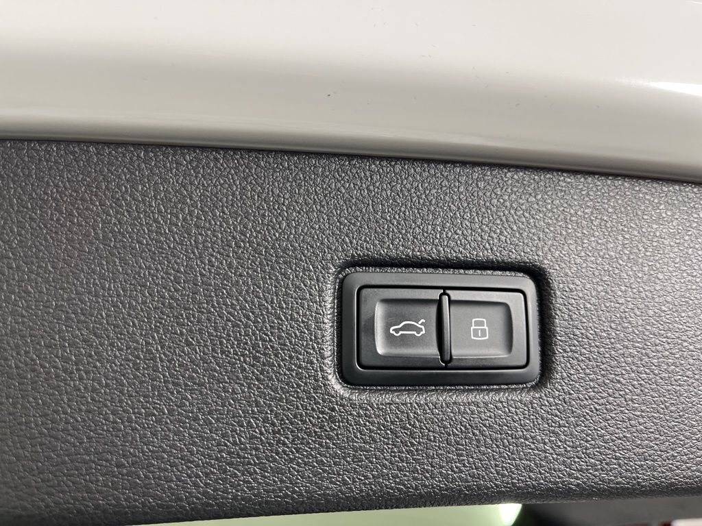 Thumbnail: 2025 Audi Q7 - 14