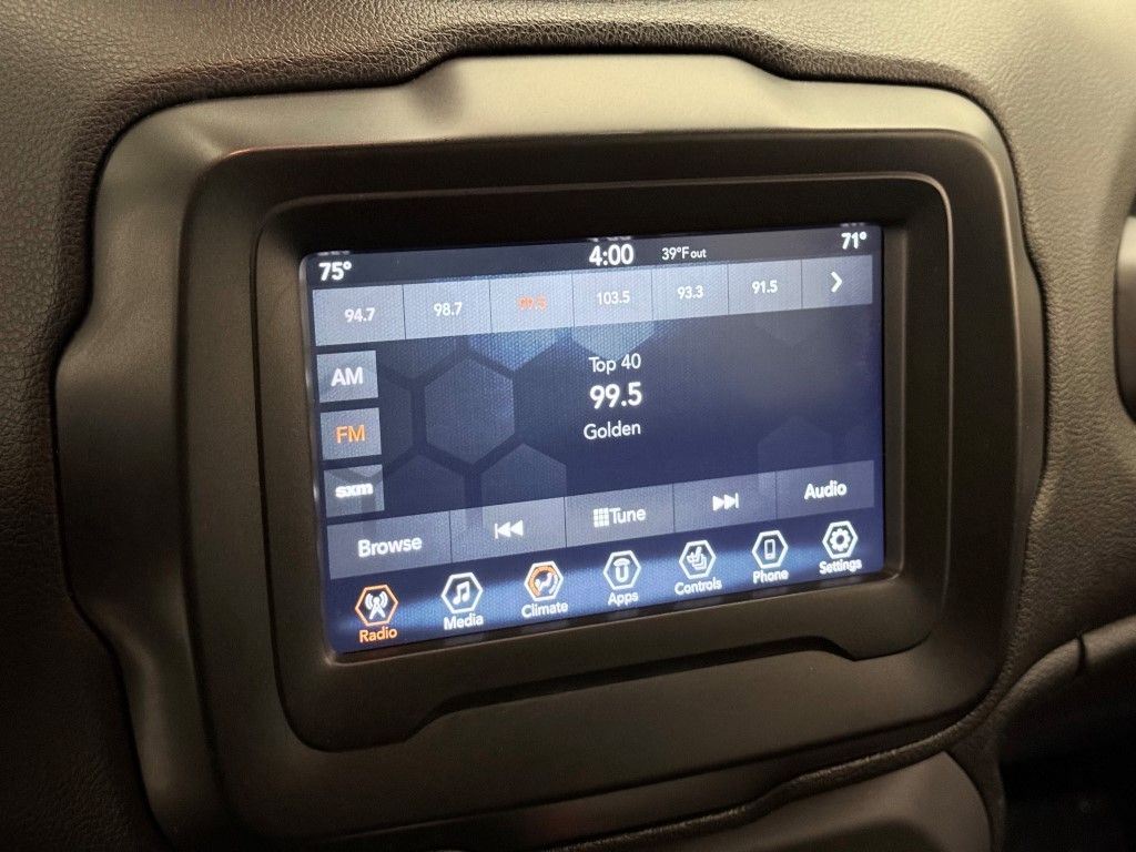 Thumbnail: 2018 Jeep Renegade - 32