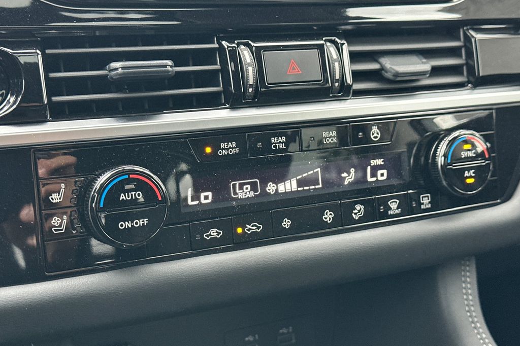 2025 Nissan Pathfinder Platinum - Photo 17